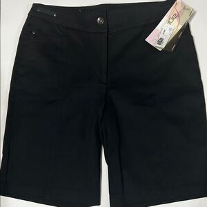 Black dress shorts that has stretch